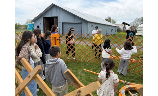 CHILDREN OF THE MONGOLIAN SCHOOL IN OTTAWA TAKE A FIELD TRIP TO “GROOVY YURTS”